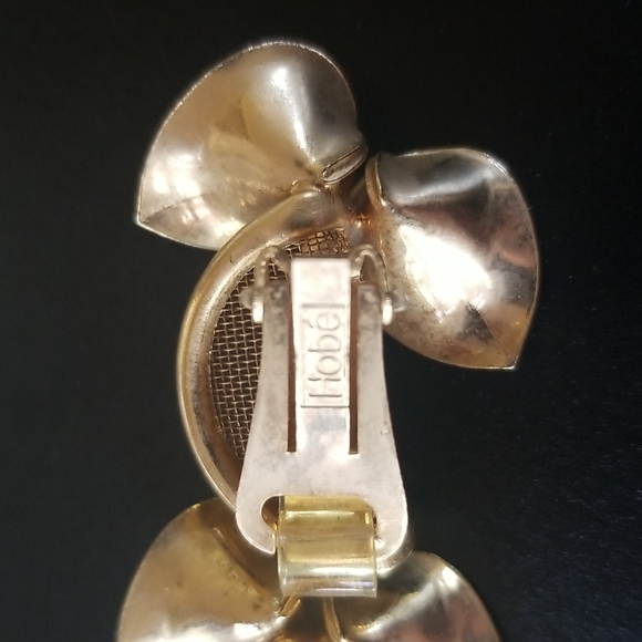 Vintage Hobé Gold Tone Mesh Flower Design Earrings - Picture 4 of 4